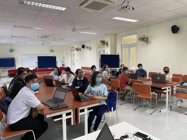 Sinh viên trường Đại học Y Dược TP Hồ Chí Minh tình nguyện tham gia phòng chống dịch COVID-19 - Ảnh 3.