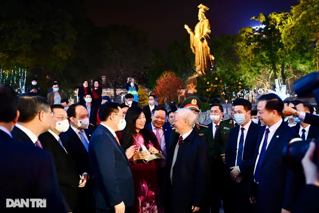 Tổng Bí thư, Chủ tịch nước Nguyễn Phú Trọng đến thăm và chúc Tết Đảng bộ, chính quyền và nhân dân thành phố Hà Nội - Ảnh 9.