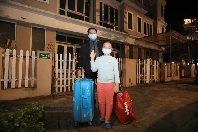 28 học sinh và phụ huynh đầu tiên ở trường Tiểu học Xuân Phương được về ăn Tết - Ảnh 22. 28 học sinh và phụ huynh đầu tiên ở trường Tiểu học Xuân Phương được về ăn Tết - Ảnh 22.