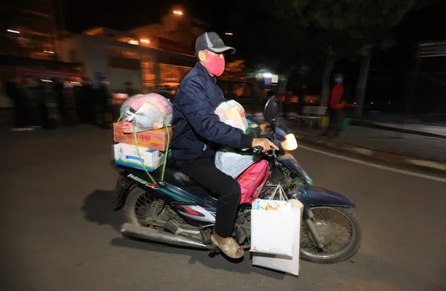 28 học sinh và phụ huynh đầu tiên ở trường Tiểu học Xuân Phương được về ăn Tết - Ảnh 20. 28 học sinh và phụ huynh đầu tiên ở trường Tiểu học Xuân Phương được về ăn Tết - Ảnh 20.
