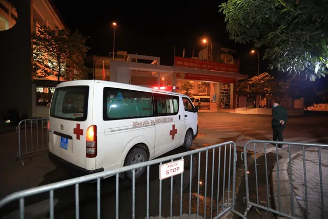 28 học sinh và phụ huynh đầu tiên ở trường Tiểu học Xuân Phương được về ăn Tết - Ảnh 9. 28 học sinh và phụ huynh đầu tiên ở trường Tiểu học Xuân Phương được về ăn Tết - Ảnh 9.