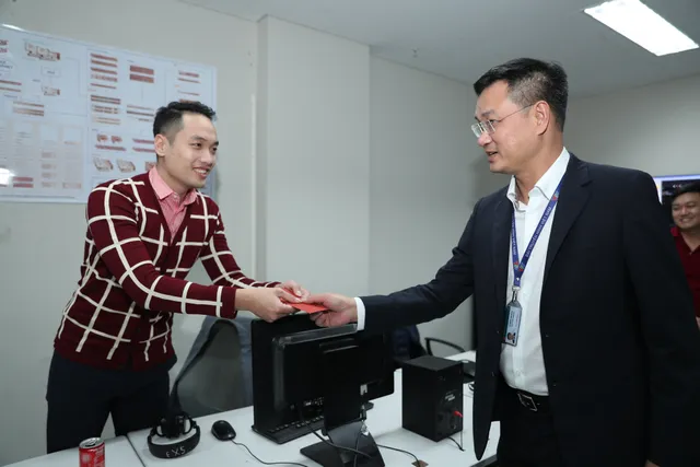 Lãnh đạo Đài THVN thăm và chúc Tết các đơn vị trong đêm Giao thừa - Ảnh 3. Lãnh đạo Đài THVN thăm và chúc Tết các đơn vị trong đêm Giao thừa - Ảnh 3.