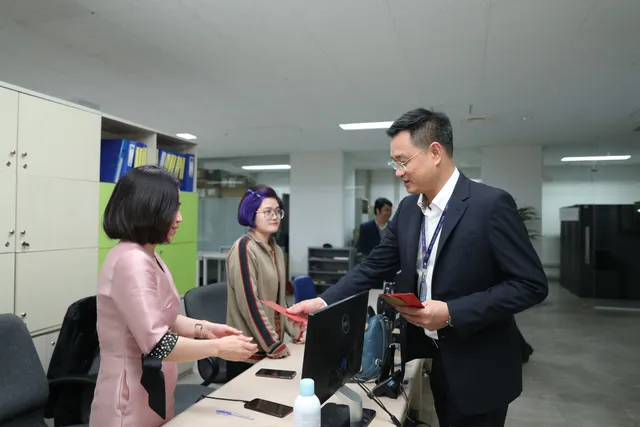 Lãnh đạo Đài THVN thăm và chúc Tết các đơn vị trong đêm Giao thừa - Ảnh 2. Lãnh đạo Đài THVN thăm và chúc Tết các đơn vị trong đêm Giao thừa - Ảnh 2.