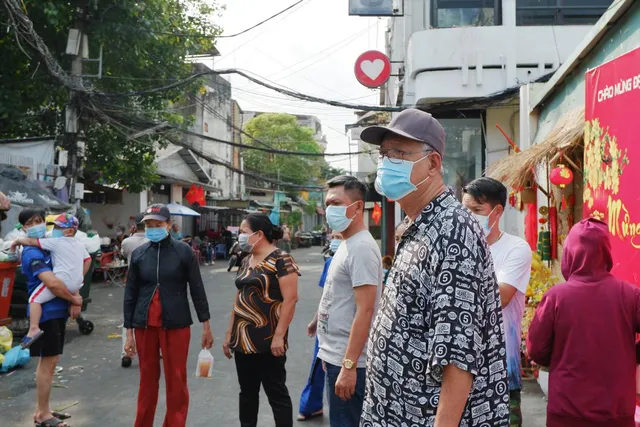 TP. Hồ Chí Minh: Gỡ lệnh phong tỏa hẻm 245 Nguyễn Trãi, phường Nguyễn Cư Trinh, quận 1 - Ảnh 1.