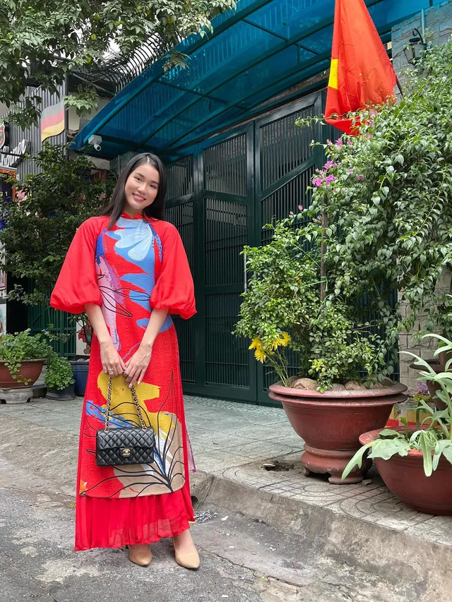 Đỗ Thị Hà và dàn Hoa hậu diện áo dài đầu xuân, ai cũng xinh đẹp ngút ngàn - Ảnh 15. Đỗ Thị Hà và dàn Hoa hậu diện áo dài đầu xuân, ai cũng xinh đẹp ngút ngàn - Ảnh 15.