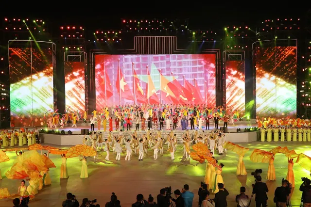 Rực rỡ chương trình nghệ thuật “Khát vọng - Tỏa sáng” chào mừng thành công Đại hội XIII của Đảng - Ảnh 4. Rực rỡ chương trình nghệ thuật “Khát vọng - Tỏa sáng” chào mừng thành công Đại hội XIII của Đảng - Ảnh 4.