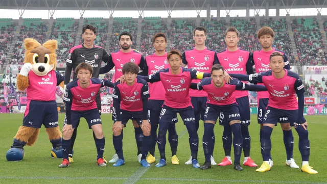 Đặng Văn Lâm mặc áo số 1 ở Cerezo Osaka - Ảnh 3.