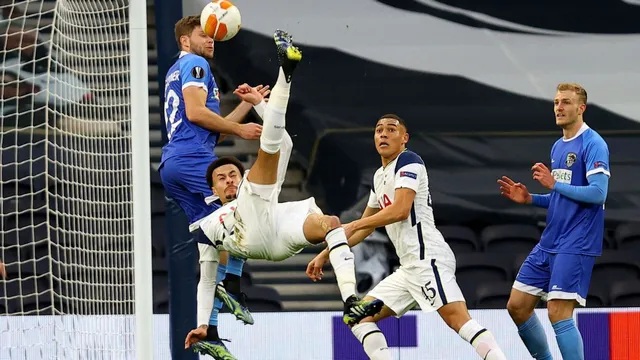 Dele Alli lập siêu phẩm, Mourinho vẫn buông lời phũ phàng - Ảnh 1.