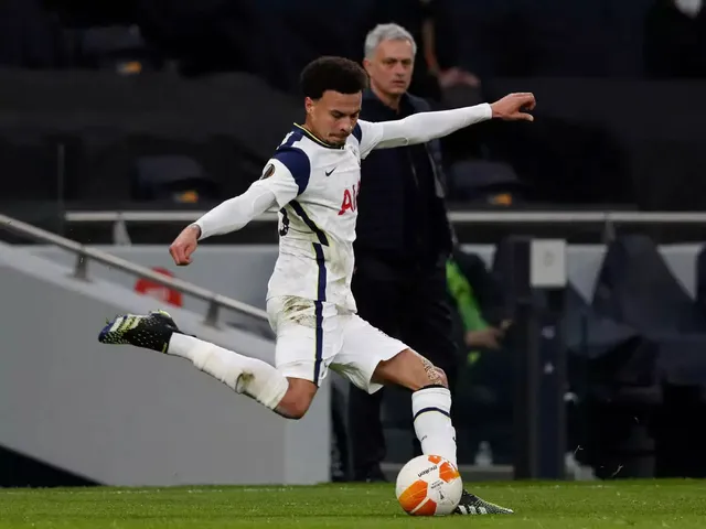 Dele Alli lập siêu phẩm, Mourinho vẫn buông lời phũ phàng - Ảnh 2.