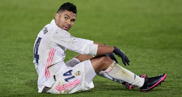 Real Madrid xem xét kháng cáo thẻ vàng của Casemiro - Ảnh 1.