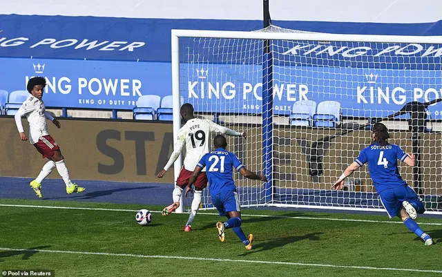 Leicester 1-3 Arsenal: Pepe - Willian tỏa sáng, Pháo thủ ngược dòng ấn tượng - Ảnh 4.