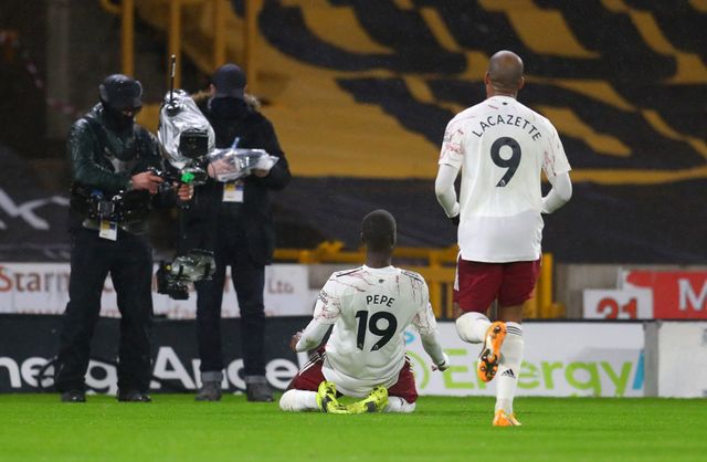 Wolves 2-1 Arsenal: 2 thẻ đỏ, Pháo thủ đứt mạch bất bại - Ảnh 3.