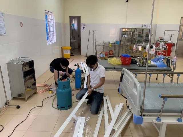 Gấp rút triển khai Bệnh viện dã chiến điều trị bệnh nhân COVID-19 tại Điện Biên - Ảnh 1. Gấp rút triển khai Bệnh viện dã chiến điều trị bệnh nhân COVID-19 tại Điện Biên - Ảnh 1.