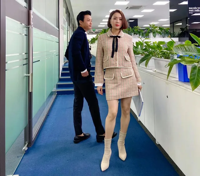 Đã mắt với hàng trăm set đồ sang chảnh của Hồng Diễm trong Hướng dương ngược nắng - Ảnh 4. Đã mắt với hàng trăm set đồ sang chảnh của Hồng Diễm trong Hướng dương ngược nắng - Ảnh 4.