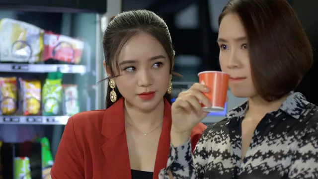 Đã mắt với hàng trăm set đồ sang chảnh của Hồng Diễm trong Hướng dương ngược nắng - Ảnh 13. Đã mắt với hàng trăm set đồ sang chảnh của Hồng Diễm trong Hướng dương ngược nắng - Ảnh 13.