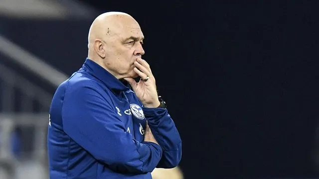 Chìm sâu trong khủng hoảng, Schalke sa thải HLV thứ 4 trong mùa giải - Ảnh 1.