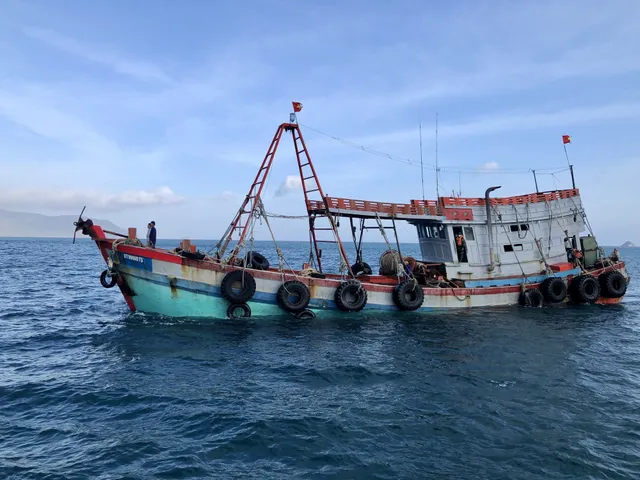 Bắt giữ tàu cá vận chuyển 180.000 lít dầu DO không rõ nguồn gốc - Ảnh 1.