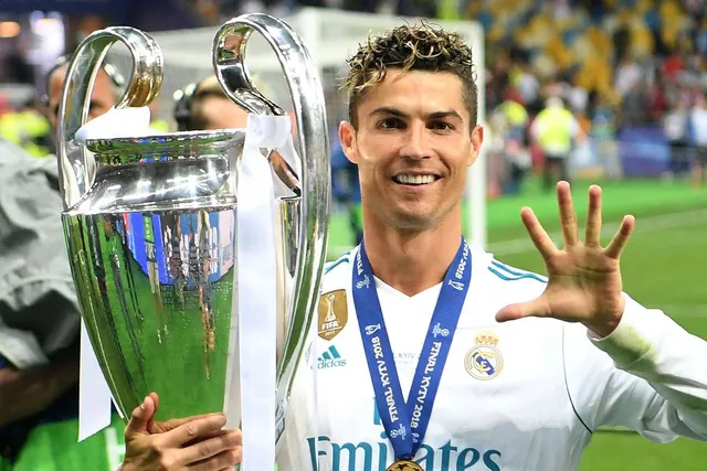 Zidane úp mở chuyện tái hợp với Ronaldo - Ảnh 1.