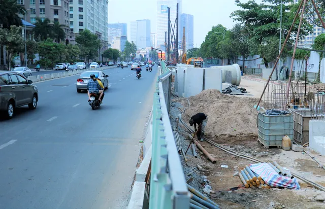 Công nhân đội nắng, tăng tốc hoàn thành đại công trường đường Nguyễn Hữu Cảnh - Ảnh 8. Công nhân đội nắng, tăng tốc hoàn thành đại công trường đường Nguyễn Hữu Cảnh - Ảnh 8.