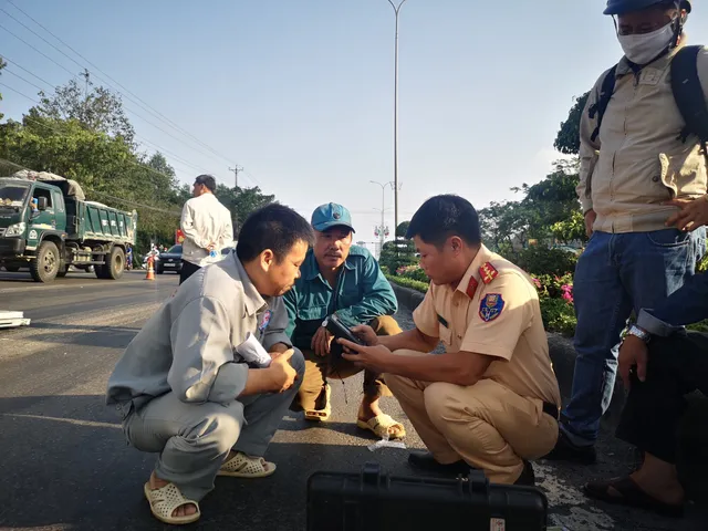 Va chạm giao thông liên hoàn giữa 5 xe ô tô đi cùng chiều ùn tắc nhiều giờ trên quốc lộ - Ảnh 7.