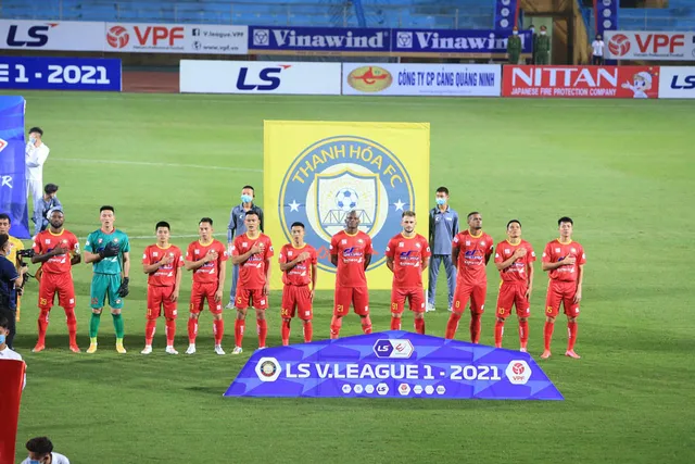 ẢNH: Nhọc nhằn vượt qua Đông Á Thanh Hoá, CLB Hà Nội có chiến thắng thứ 2 liên tiếp - Ảnh 1. ẢNH: Nhọc nhằn vượt qua Đông Á Thanh Hoá, CLB Hà Nội có chiến thắng thứ 2 liên tiếp - Ảnh 1.