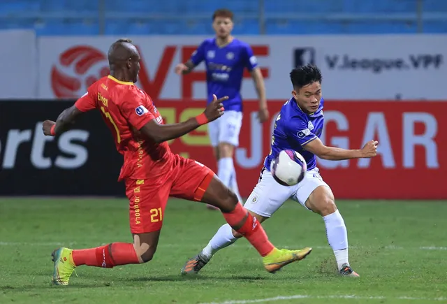 ẢNH: Nhọc nhằn vượt qua Đông Á Thanh Hoá, CLB Hà Nội có chiến thắng thứ 2 liên tiếp - Ảnh 4. ẢNH: Nhọc nhằn vượt qua Đông Á Thanh Hoá, CLB Hà Nội có chiến thắng thứ 2 liên tiếp - Ảnh 4.