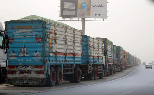 Tàu container chắn ngang gây tắc nghẽn trên kênh đào Suez - Ảnh 9.