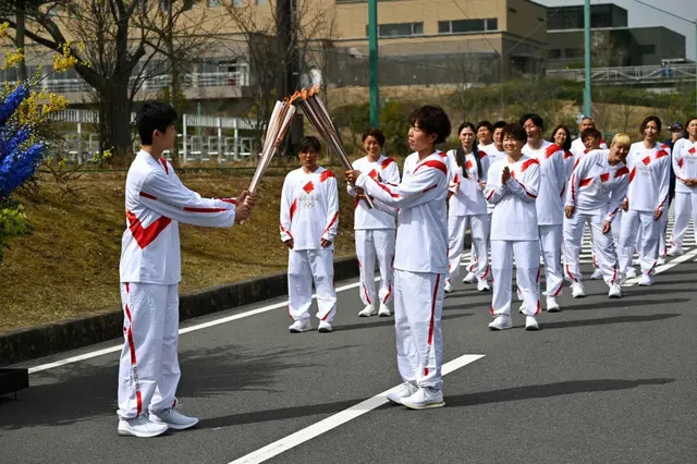 Nhật Bản: Bắt đầu lễ rước đuốc Olympic Tokyo 2020 tại Fukushima - Ảnh 3.