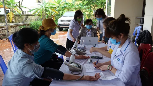 Khám sàng lọc ung thư vú, ung thư tuyến giáp miễn phí cho 480 người dân Quảng Ninh - Ảnh 2. Khám sàng lọc ung thư vú, ung thư tuyến giáp miễn phí cho 480 người dân Quảng Ninh - Ảnh 2.