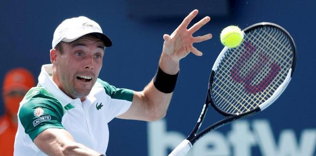 Vòng 3 đơn nam Miami mở rộng: John Isner và Bautista Agut giành quyền đi tiếp - Ảnh 1.