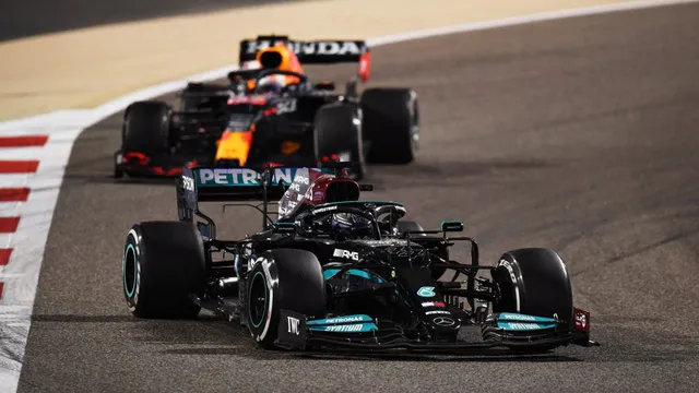 Lewis Hamilton giành chiến thắng tại GP Bahrain - Ảnh 1.