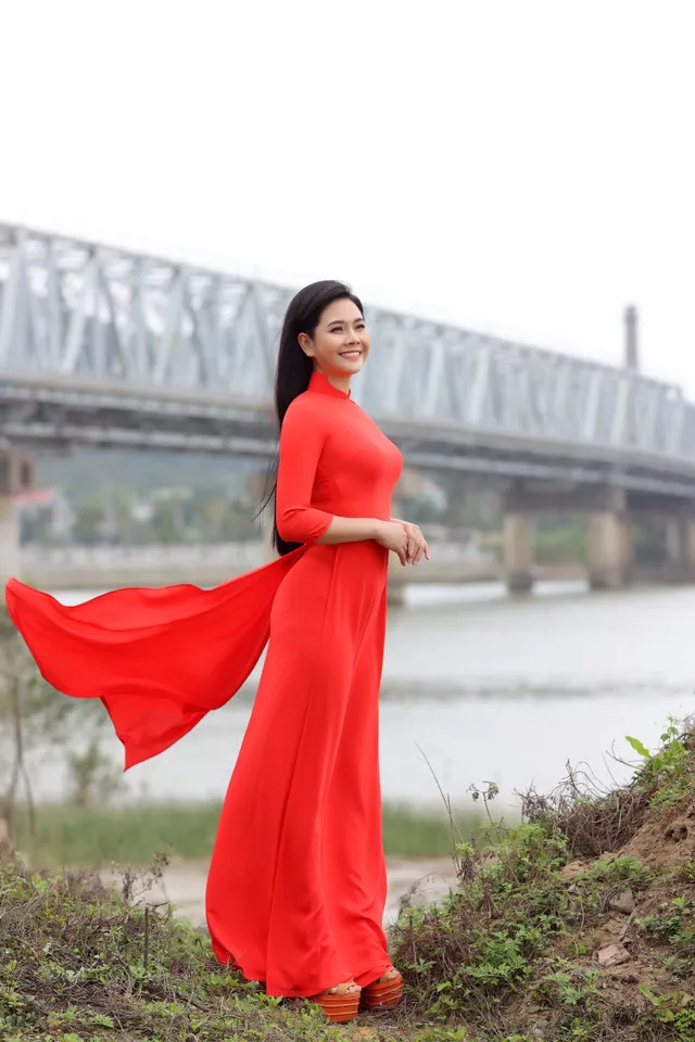 Sao mai Lương Nguyệt Anh đưa “chàng trai đặc biệt” vào MV dịp 8/3 - Ảnh 8. Sao mai Lương Nguyệt Anh đưa “chàng trai đặc biệt” vào MV dịp 8/3 - Ảnh 8.