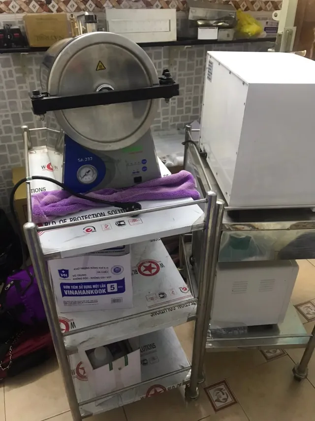 TP Hồ Chí Minh kiểm tra cơ sở thẩm mỹ bỏ quên gạc trong ngực khách hàng - Ảnh 2. TP Hồ Chí Minh kiểm tra cơ sở thẩm mỹ bỏ quên gạc trong ngực khách hàng - Ảnh 2.