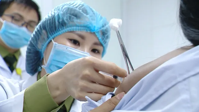 Tấm khiên chống COVID-19: Chương trình đặc biệt của Ban Thời sự với góc nhìn toàn cảnh về tiêm ngừa COVID-19 ở Việt Nam - Ảnh 2. Tấm khiên chống COVID-19: Chương trình đặc biệt của Ban Thời sự với góc nhìn toàn cảnh về tiêm ngừa COVID-19 ở Việt Nam - Ảnh 2.