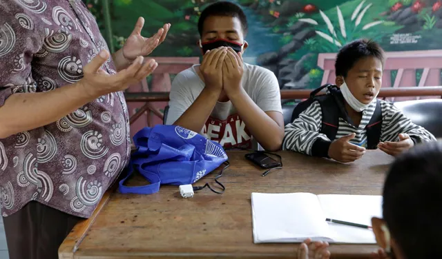 Lớp trẻ Indonesia với tương lai bấp bênh khi đại dịch đi qua - Ảnh 2. Lớp trẻ Indonesia với tương lai bấp bênh khi đại dịch đi qua - Ảnh 2.