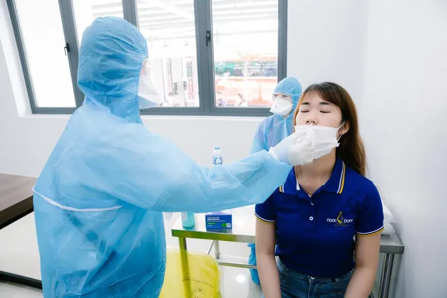 100% nhân viên hệ thống TMV Ngọc Dung âm tính với SARS-CoV-2 trước ngày mở cửa - Ảnh 2. 100% nhân viên hệ thống TMV Ngọc Dung âm tính với SARS-CoV-2 trước ngày mở cửa - Ảnh 2.