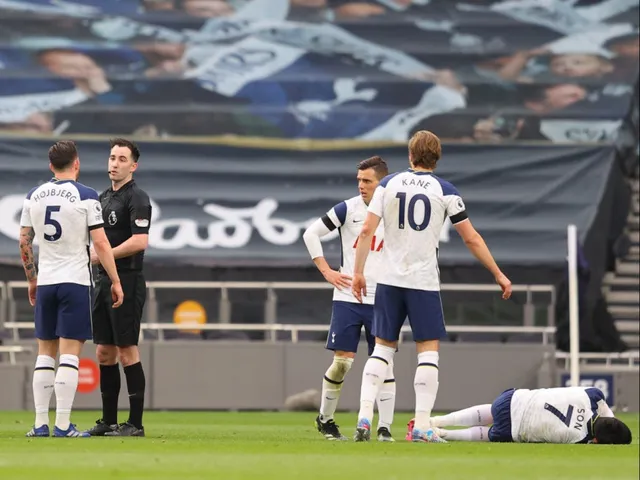 Solskjaer mỉa mai hành động diễn kịch của Son Heung-min - Ảnh 2.