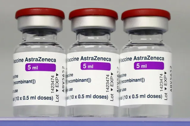 Đức điều chỉnh khuyến nghị về tiêm vaccine AstraZeneca - Ảnh 1.