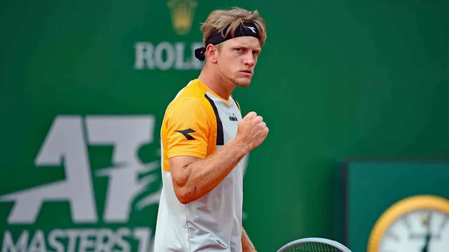 Vòng 2 Monte Carlo 2021: Tsitsipas đi tiếp, Berrettini bất ngờ dừng bước - Ảnh 1.