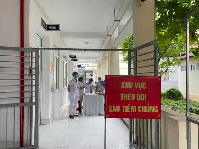 50 người đầu tiên tiêm vaccine COVID-19 tại Cao Bằng - Ảnh 3. 50 người đầu tiên tiêm vaccine COVID-19 tại Cao Bằng - Ảnh 3.