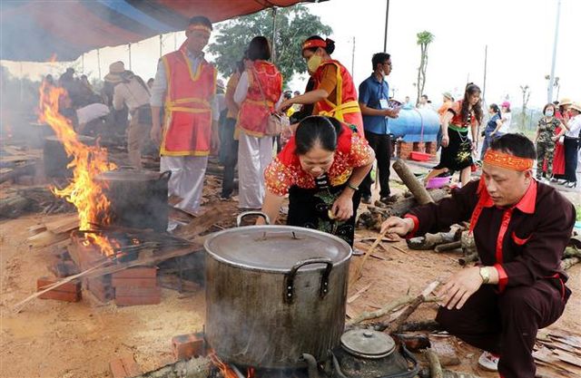 Người dân Phú Thọ tất bật chuẩn bị Giỗ Tổ Hùng Vương - Ảnh 1.