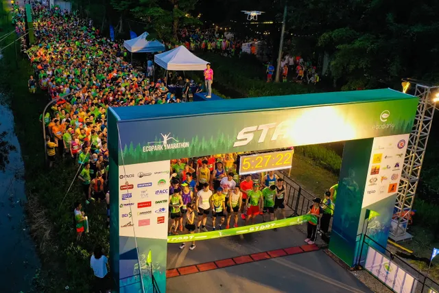 Ecopark Marathon ấn tượng với “cung đường chạy đẹp nhất Việt Nam” - Ảnh 1.