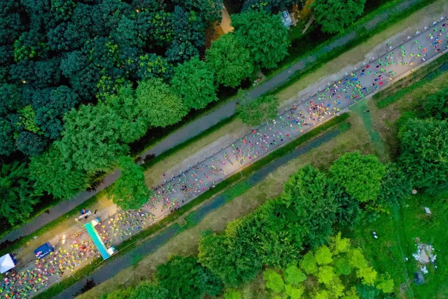 Ecopark Marathon ấn tượng với “cung đường chạy đẹp nhất Việt Nam” - Ảnh 2.