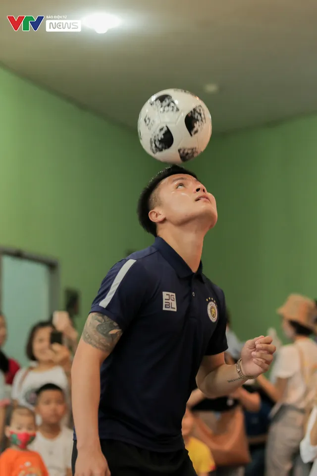 Quang Hải, Đoàn Văn Hậu, Văn Quyết tham gia “Con sẽ chiến thắng” dành cho bệnh nhi ung thư - Hàng trăm nụ cười được tiếp sức - Ảnh 7.