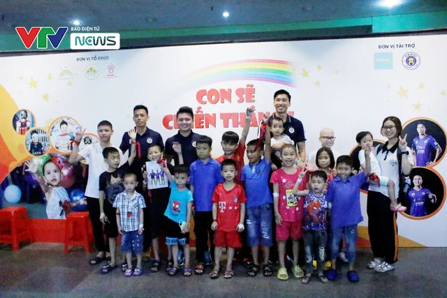 Quang Hải, Đoàn Văn Hậu, Văn Quyết tham gia “Con sẽ chiến thắng” dành cho bệnh nhi ung thư - Hàng trăm nụ cười được tiếp sức - Ảnh 1.