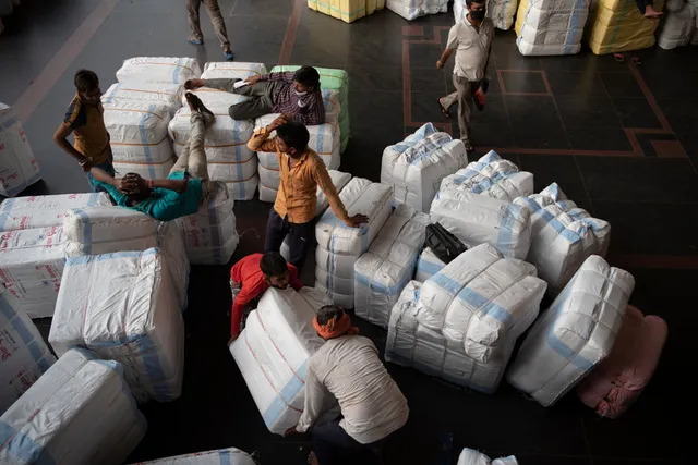 ADB nâng dự báo tăng trưởng kinh tế Việt Nam - Ảnh 4. ADB nâng dự báo tăng trưởng kinh tế Việt Nam - Ảnh 4.