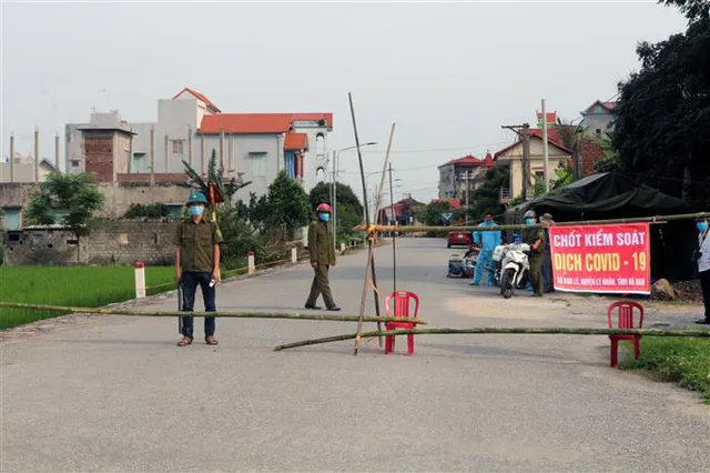 Hà Nam: Trắng đêm lấy hàng nghìn mẫu xét nghiệm COVID-19 cho người dân - Ảnh 1.