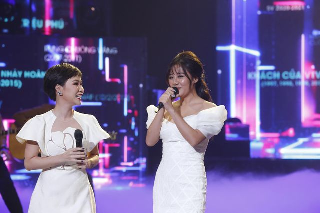 Uyên Linh - Văn Mai Hương ôm nhau cảm ơn Vietnam Idol vì... tự dưng được nổi tiếng - Ảnh 2.