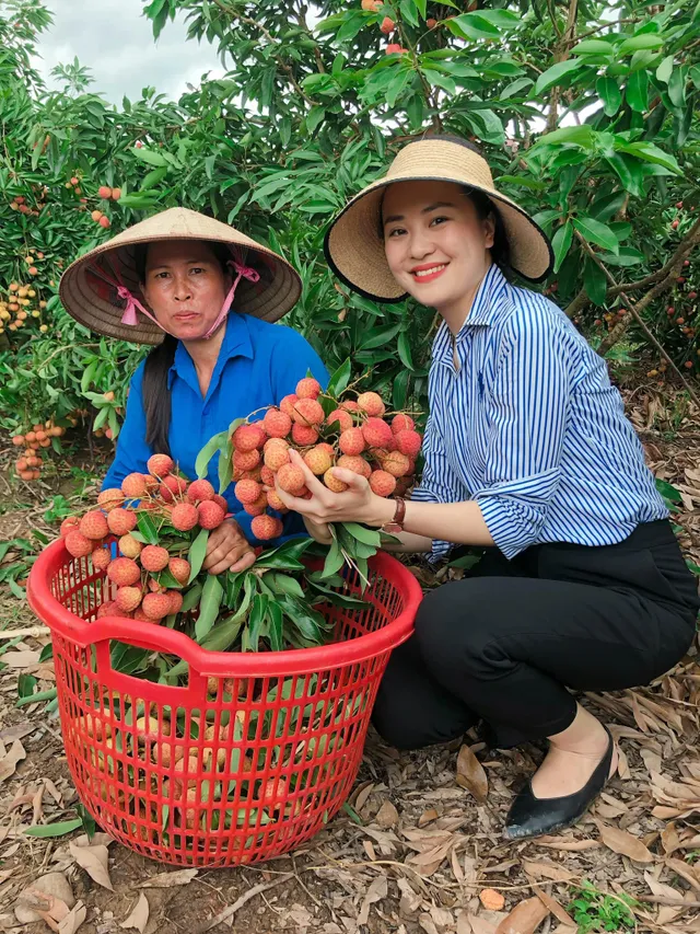 Nữ BTV Thời sự 19h biến hóa với gu thời trang sành điệu, tinh tế - Ảnh 19. Nữ BTV Thời sự 19h biến hóa với gu thời trang sành điệu, tinh tế - Ảnh 19.