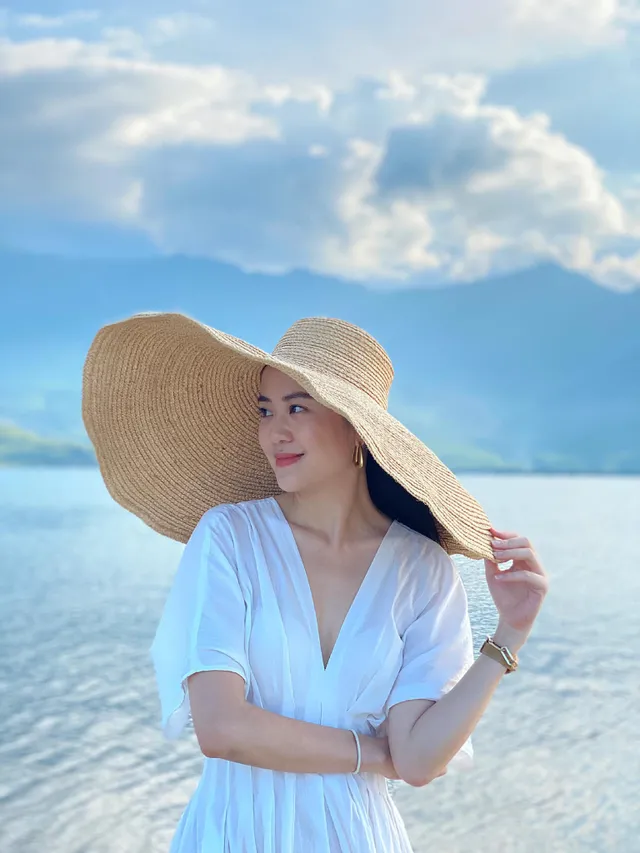 Nữ BTV Thời sự 19h biến hóa với gu thời trang sành điệu, tinh tế - Ảnh 11. Nữ BTV Thời sự 19h biến hóa với gu thời trang sành điệu, tinh tế - Ảnh 11.